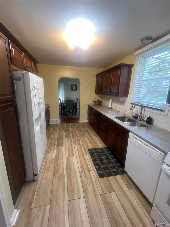 2238 Roslyn Road Grosse Pointe, MI 48236 - Photo 6 of 11
