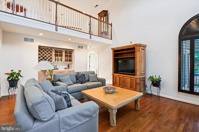 $1,095,000 | 73 Seminary Farm Road, Lutherville-Timonium, MD 21093