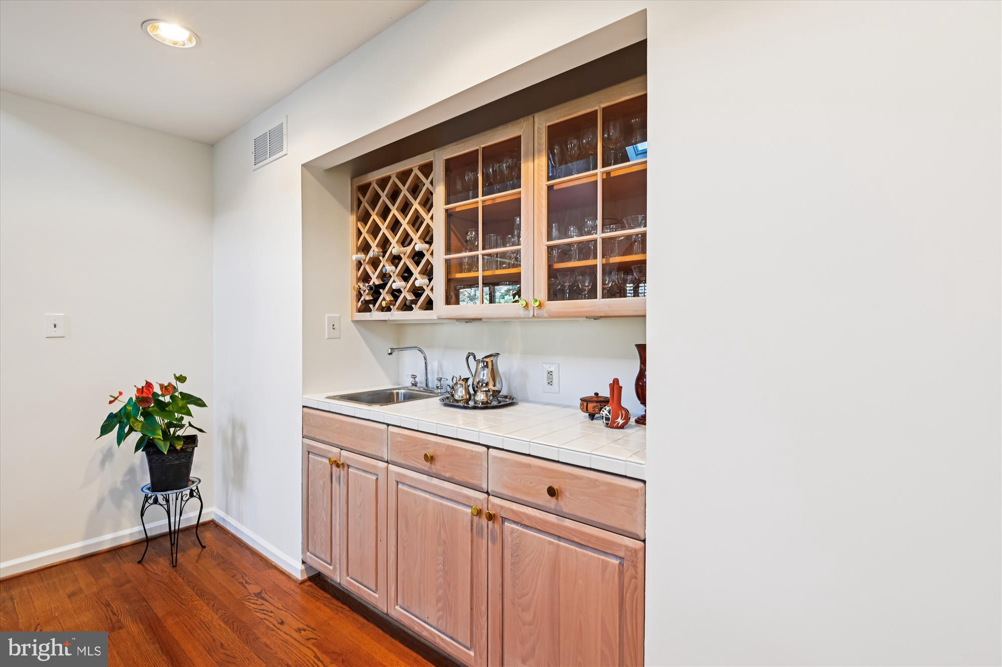 73 Seminary Farm Road Lutherville-Timonium, MD 21093 - Photo 32 of 93 Family room wet bar