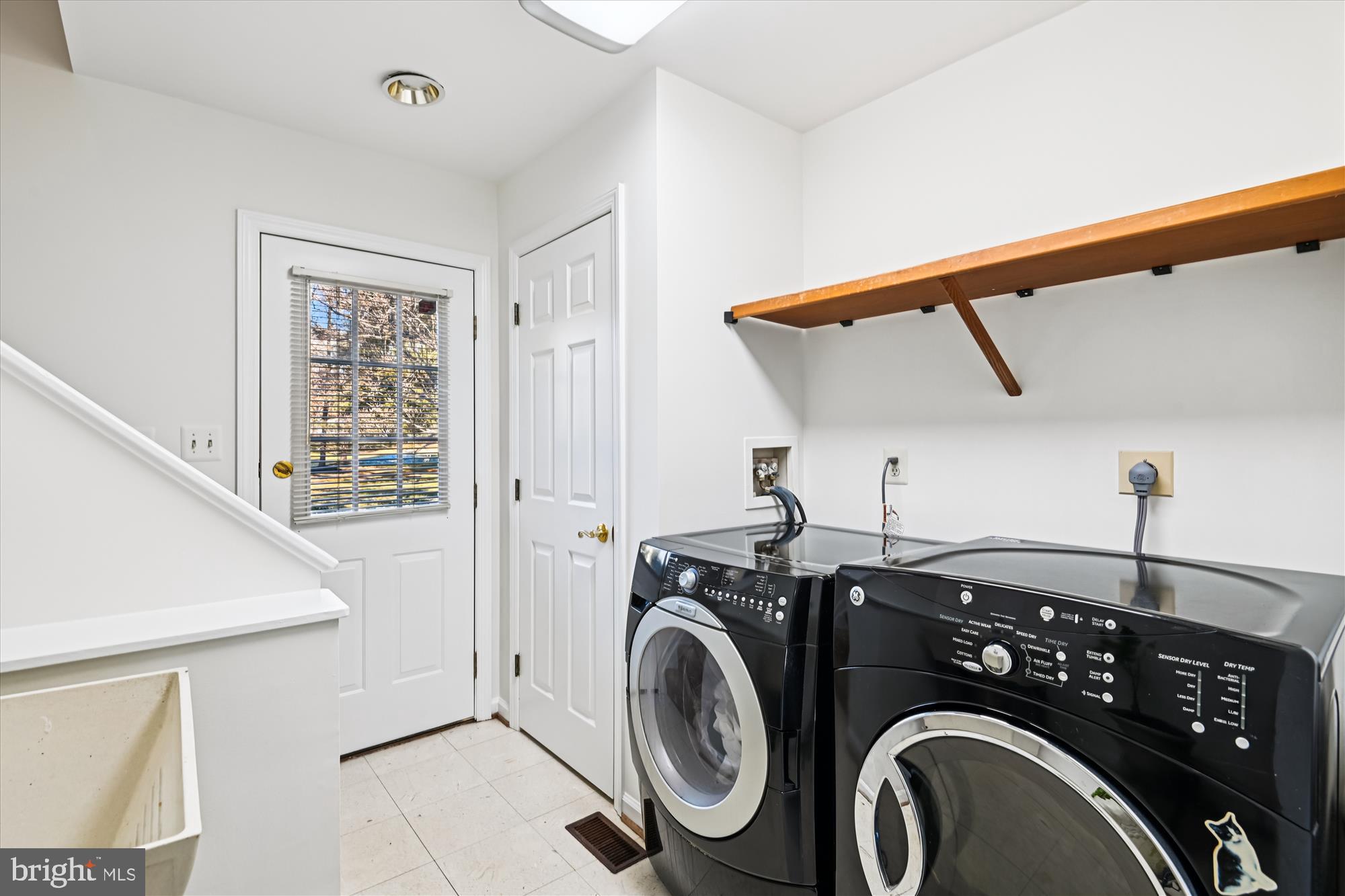 73 Seminary Farm Road Lutherville-Timonium, MD 21093 - Photo 42 of 93 Main level laundry room