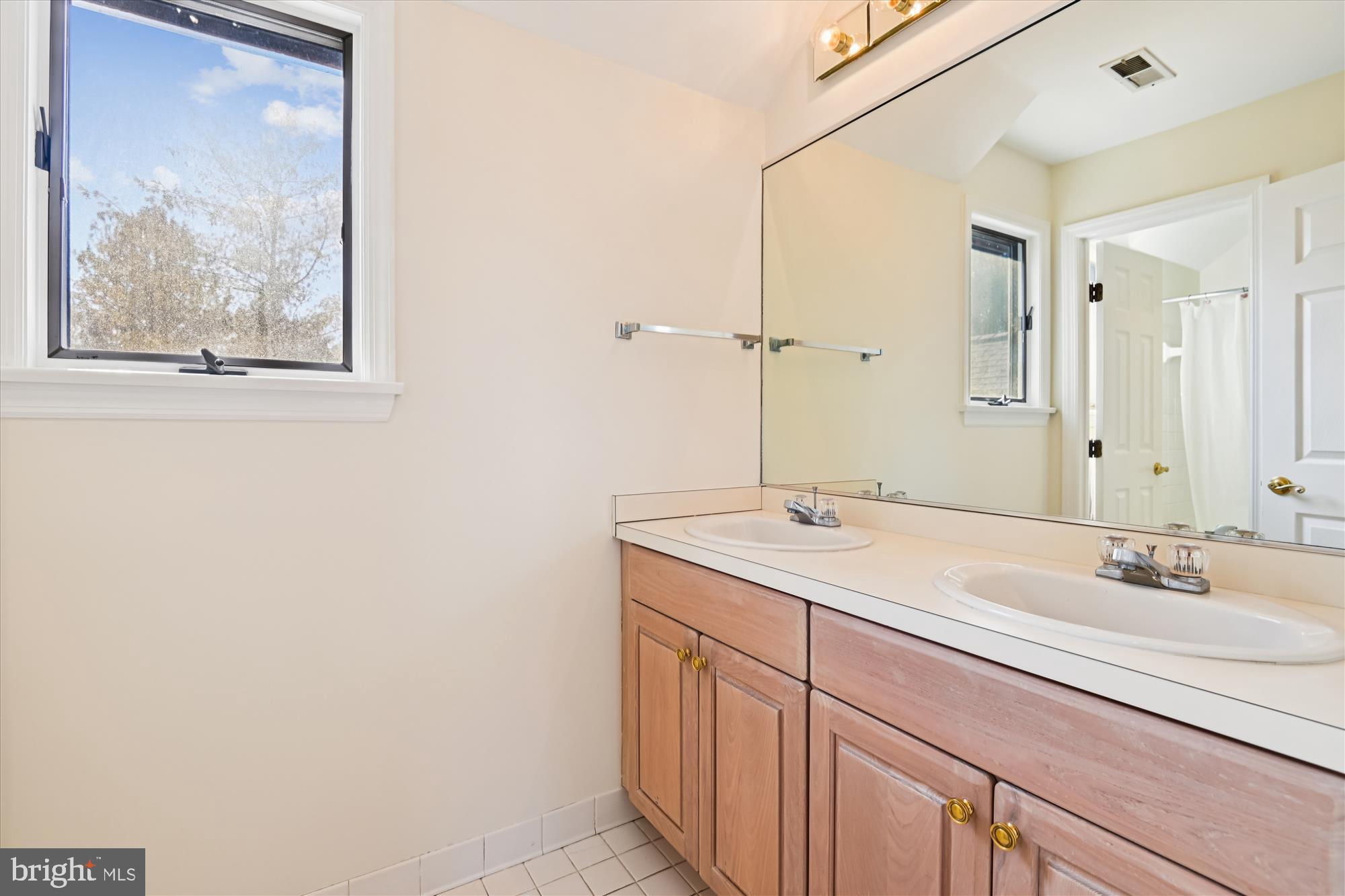 73 Seminary Farm Road Lutherville-Timonium, MD 21093 - Photo 66 of 93 Upstairs full bathroom
