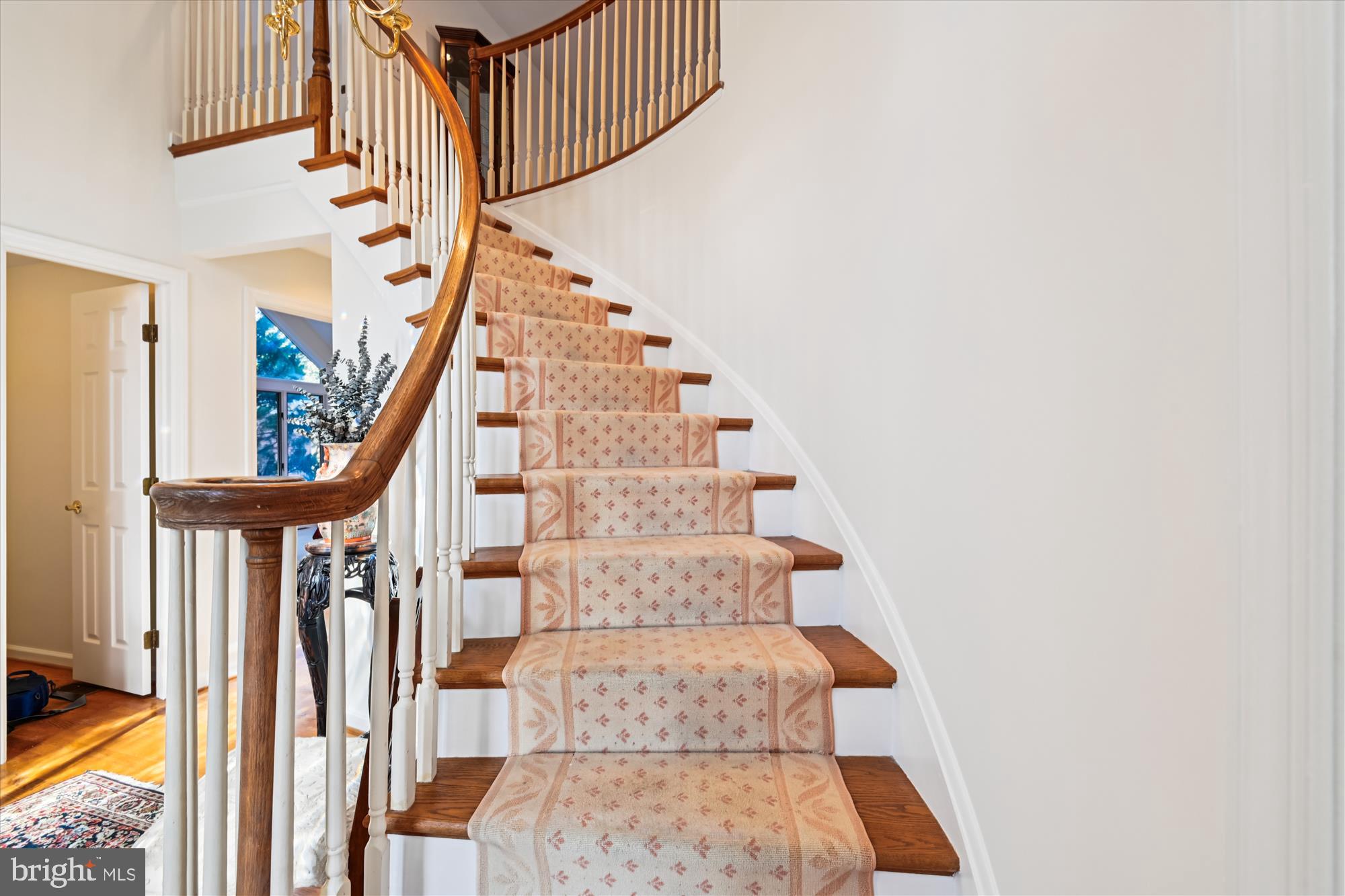 73 Seminary Farm Road Lutherville-Timonium, MD 21093 - Photo 5 of 93 Front stair case