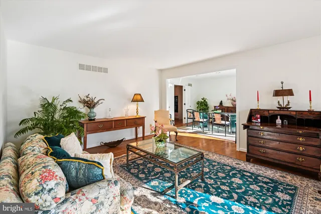 $1,095,000 | 73 Seminary Farm Road, Lutherville-Timonium, MD 21093