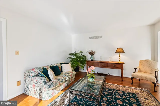 $1,095,000 | 73 Seminary Farm Road, Lutherville-Timonium, MD 21093