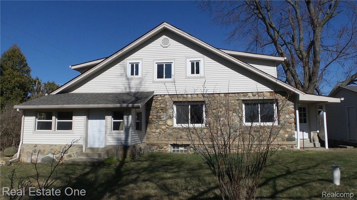 4527 Genesee Road Lapeer, MI 48446 - Photo 1 of 31 Move right in!