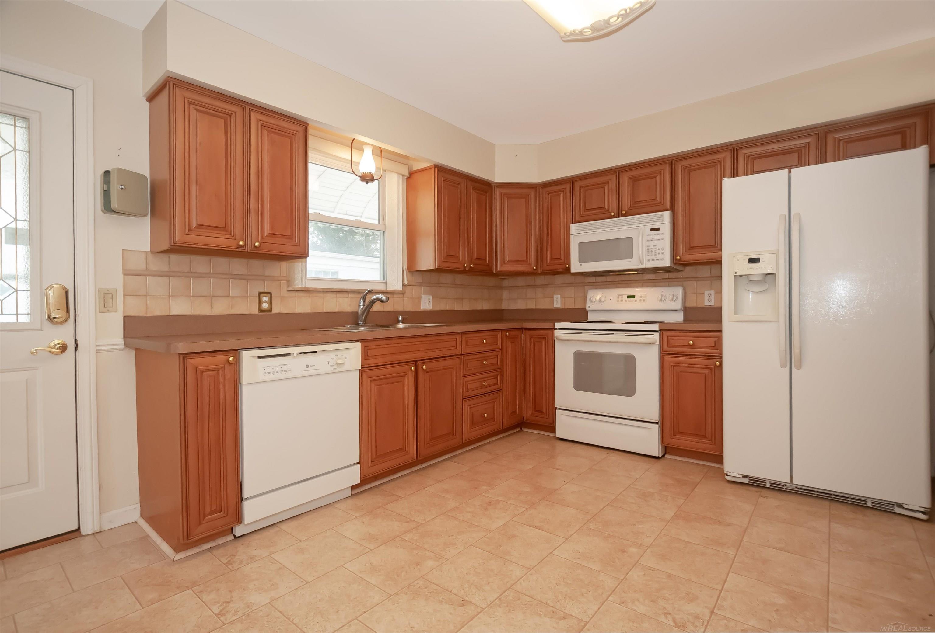 83 Vernier Road Grosse Pointe Shores, MI 48236 - Photo 11 of 32