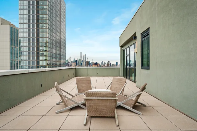 $1,295,000 | 24-16 Queens Plaza South, Unit 2A | Long Island City