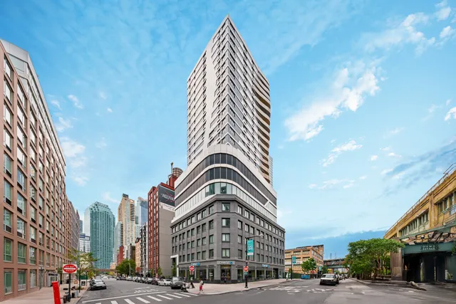 $1,295,000 | 24-16 Queens Plaza South, Unit 2A | Long Island City