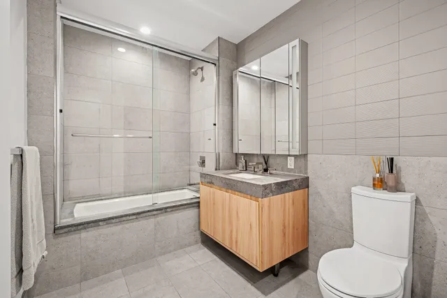 $1,295,000 | 24-16 Queens Plaza South, Unit 2A | Long Island City