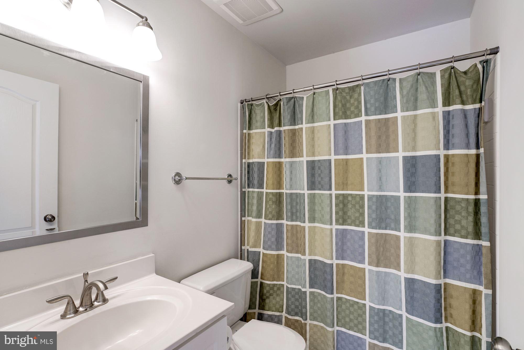 12007 Edgemere Circle Reston, VA 20190 - Photo 12 of 19 Bath