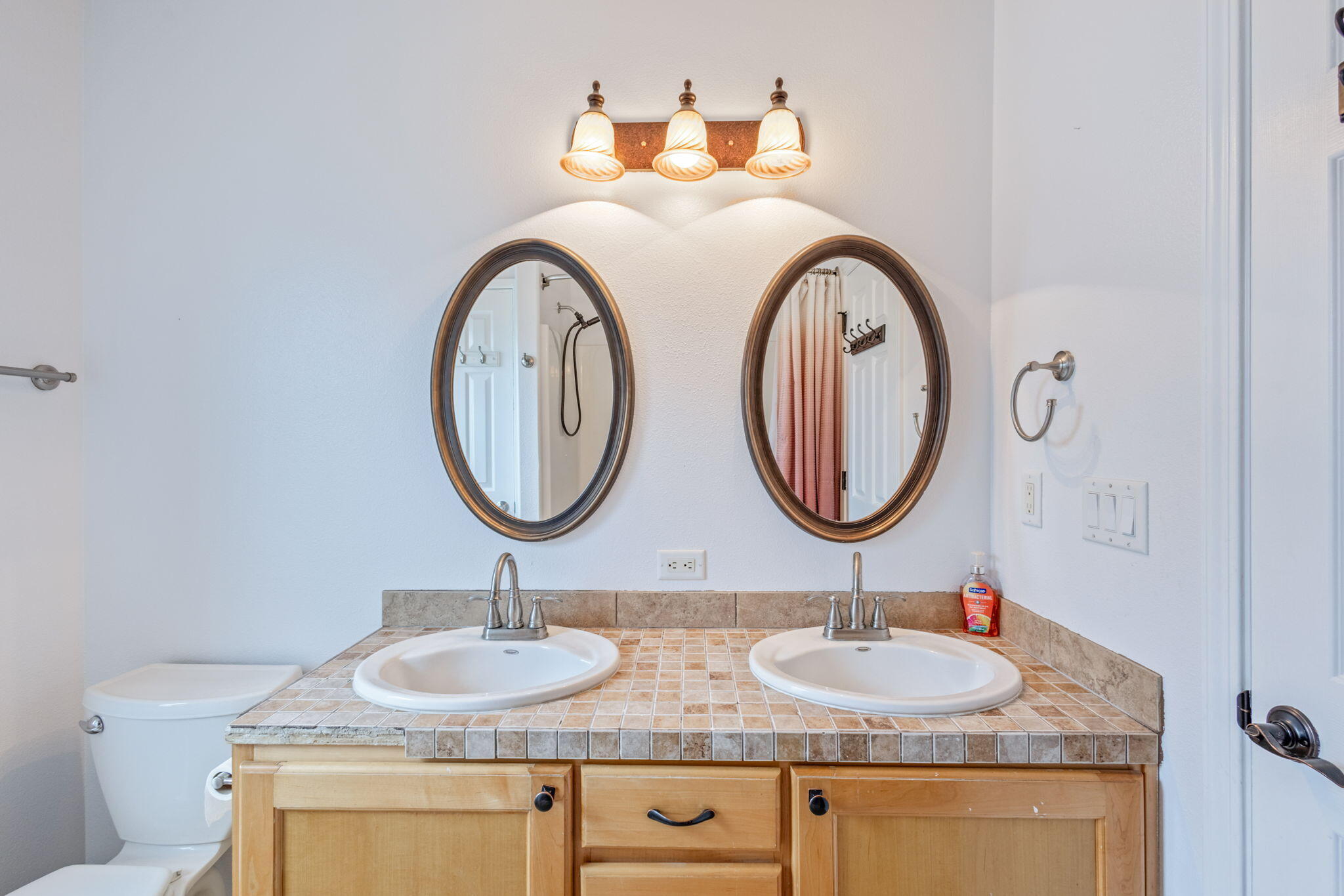 145046 Ringo Court La Pine, OR 97739 - Photo 22 of 37 Upper Bath 2