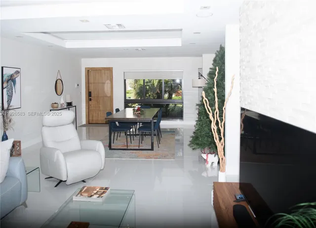 $1,959,990 | 2734 Southeast 14th Street, Pompano Beach, FL 33062