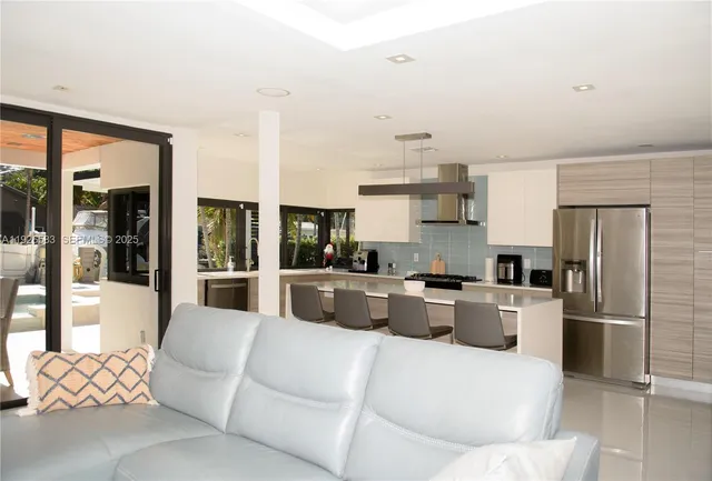 $1,959,990 | 2734 Southeast 14th Street, Pompano Beach, FL 33062