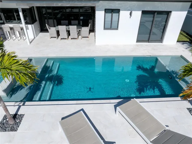 $1,959,990 | 2734 Southeast 14th Street, Pompano Beach, FL 33062