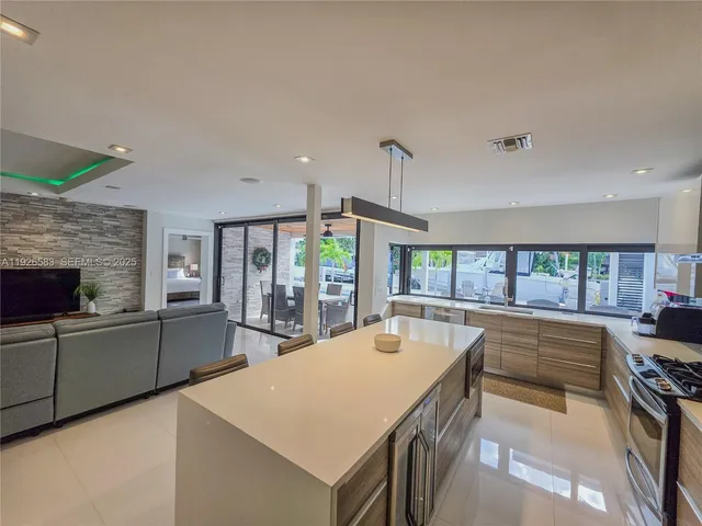 $1,959,990 | 2734 Southeast 14th Street, Pompano Beach, FL 33062