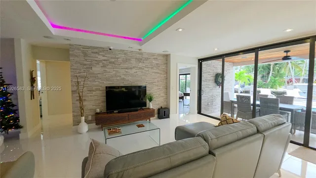 $1,959,990 | 2734 Southeast 14th Street, Pompano Beach, FL 33062