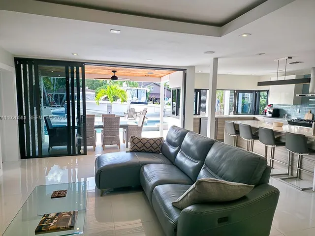 $1,959,990 | 2734 Southeast 14th Street, Pompano Beach, FL 33062