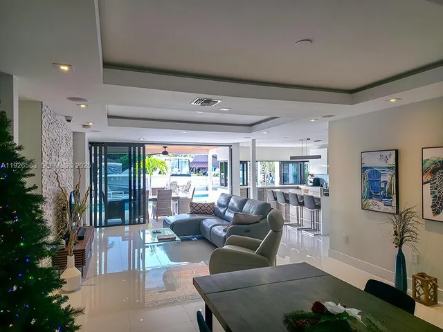 $1,959,990 | 2734 Southeast 14th Street, Pompano Beach, FL 33062