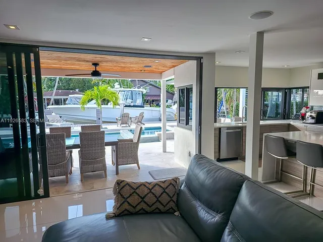 $1,959,990 | 2734 Southeast 14th Street, Pompano Beach, FL 33062