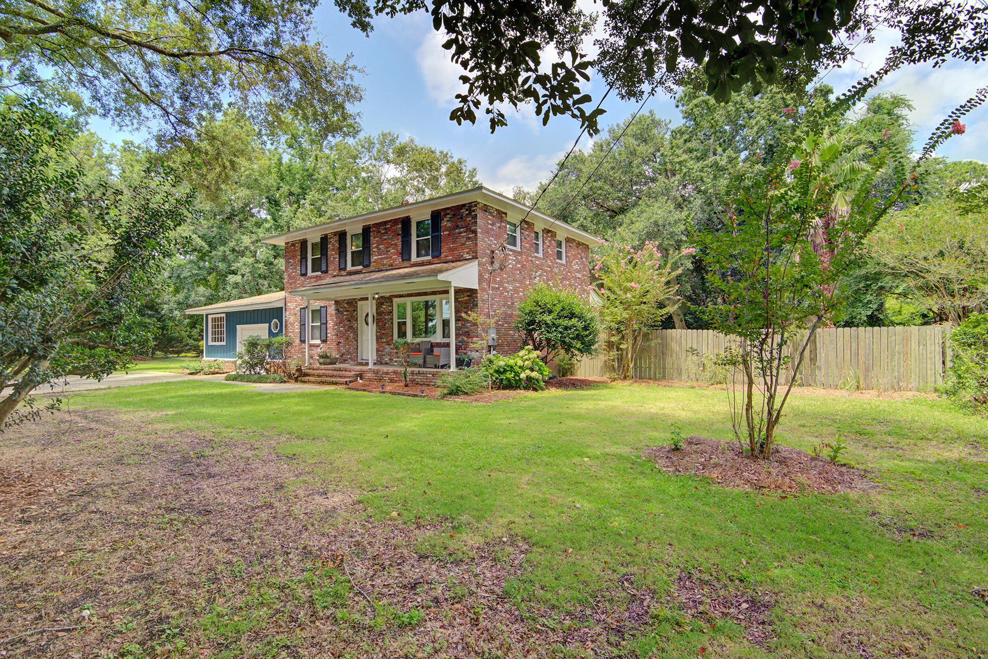 842 Fort Johnson Road Charleston, SC 29412 - Photo 1 of 32 Front and Right Side Yard