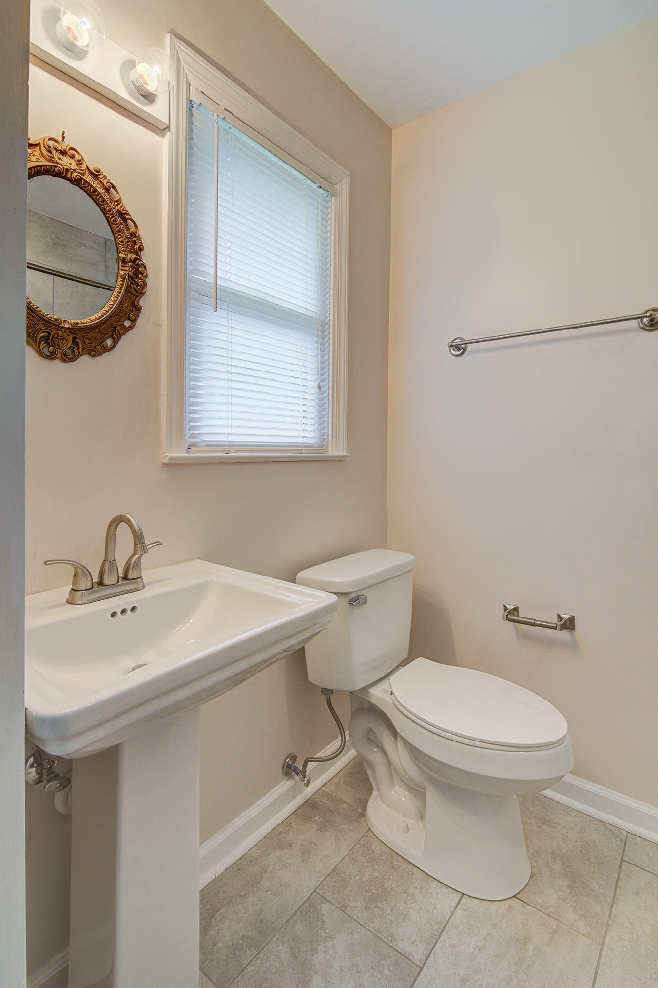 842 Fort Johnson Road Charleston, SC 29412 - Photo 18 of 32 Master Bathroom with window