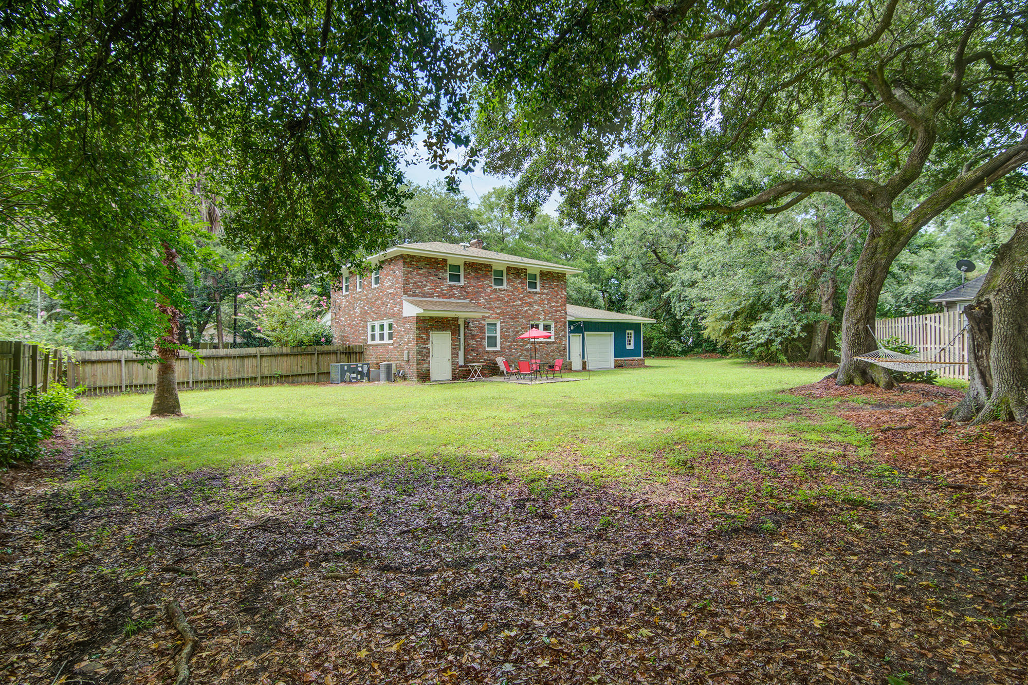 842 Fort Johnson Road Charleston, SC 29412 - Photo 3 of 32 Backyard