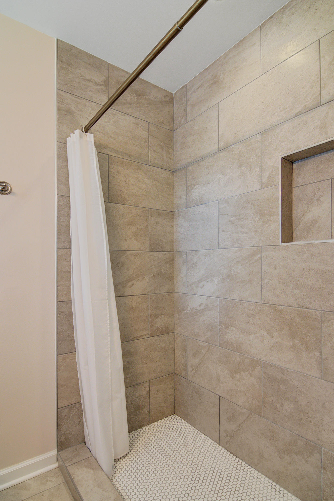 842 Fort Johnson Road Charleston, SC 29412 - Photo 19 of 32 Master Tiled Shower
