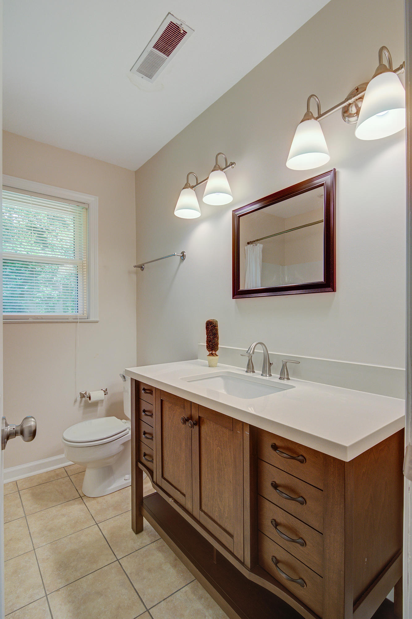 842 Fort Johnson Road Charleston, SC 29412 - Photo 22 of 32 Upstairs Full Bathroom