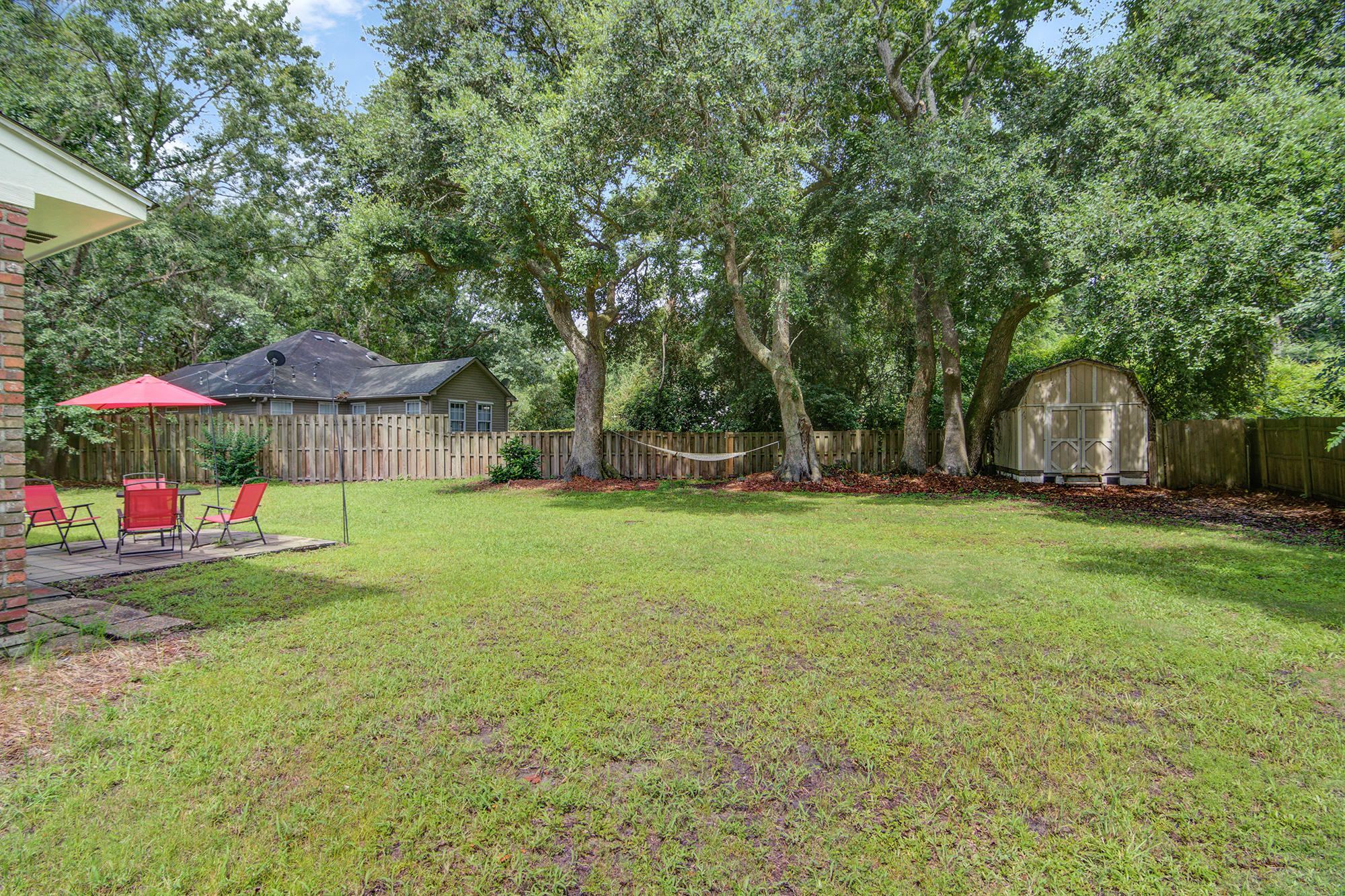 842 Fort Johnson Road Charleston, SC 29412 - Photo 29 of 32 HUGE Backyard