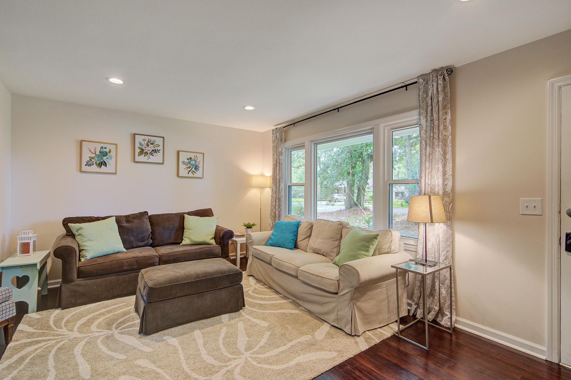 842 Fort Johnson Road Charleston, SC 29412 - Photo 5 of 32 Bright Family Room