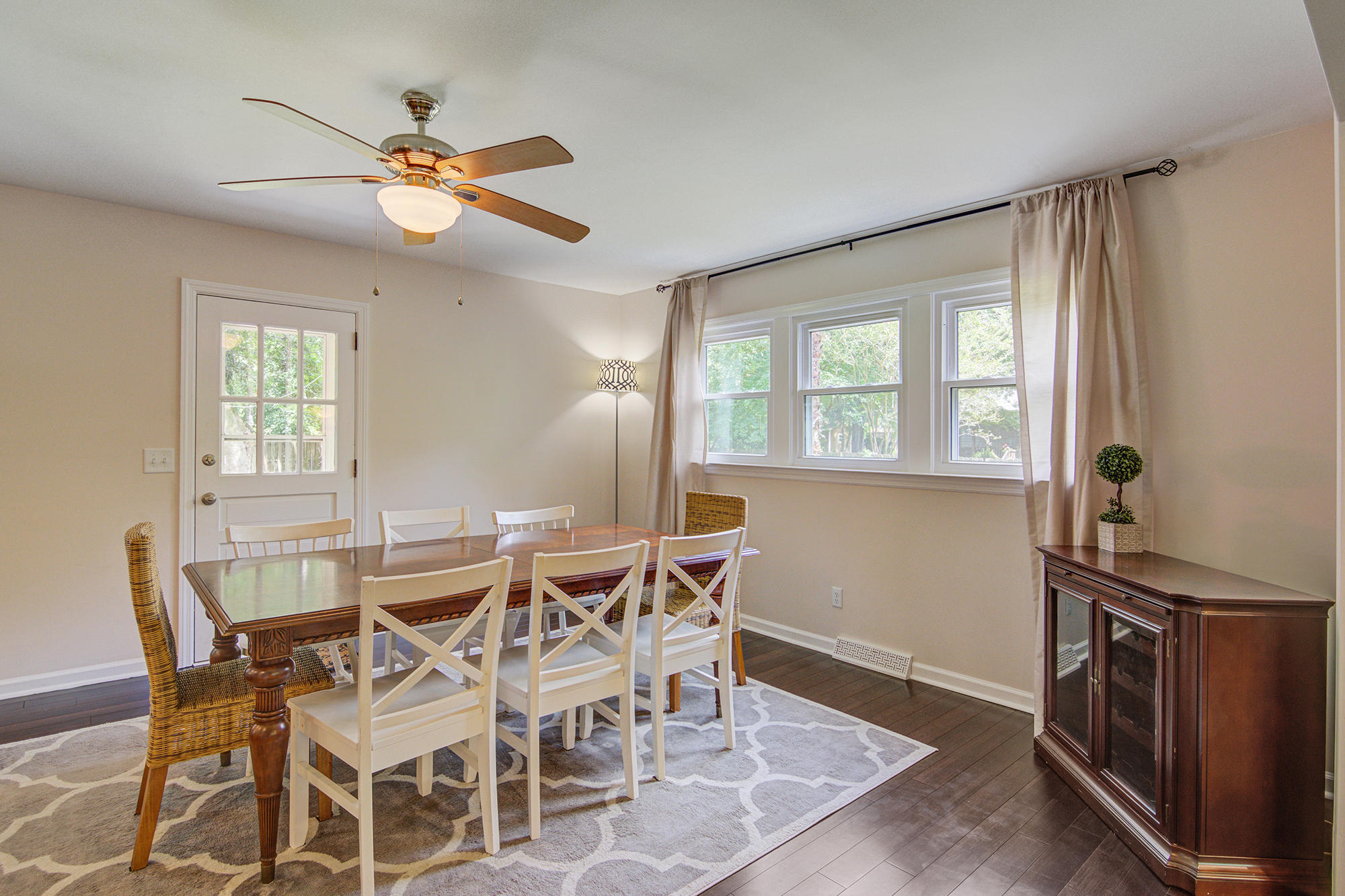 842 Fort Johnson Road Charleston, SC 29412 - Photo 7 of 32 Flexible Room (currently dining)