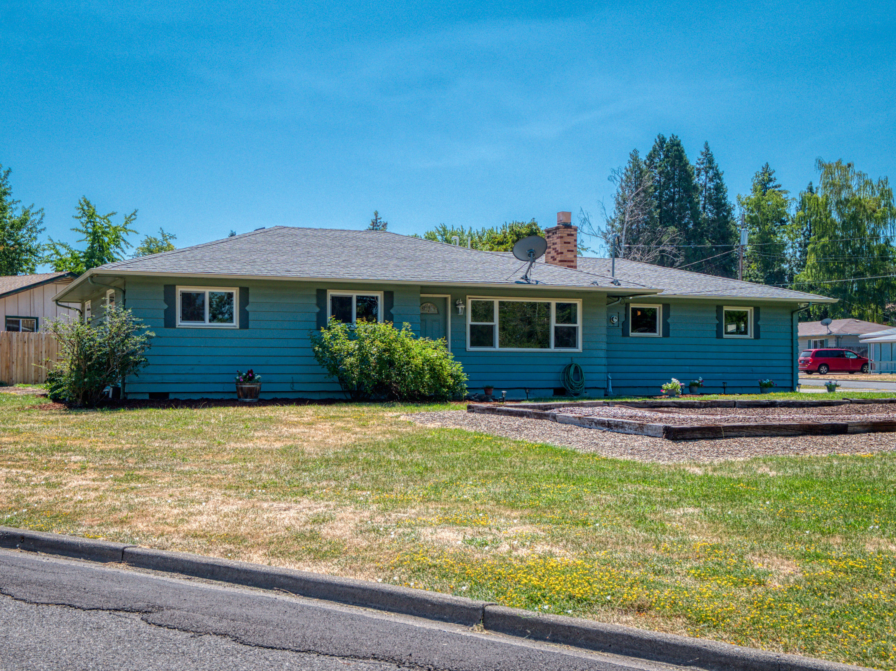 2725 Ruth Drive Medford, OR 97504 - Photo 27 of 29 Front 6_Original (1)