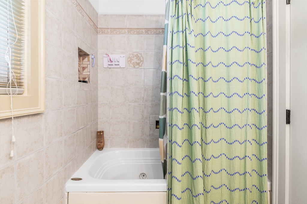 12 Oakland Road Lawrence, MA 01843 - Photo 13 of 33 Gallery Image 13