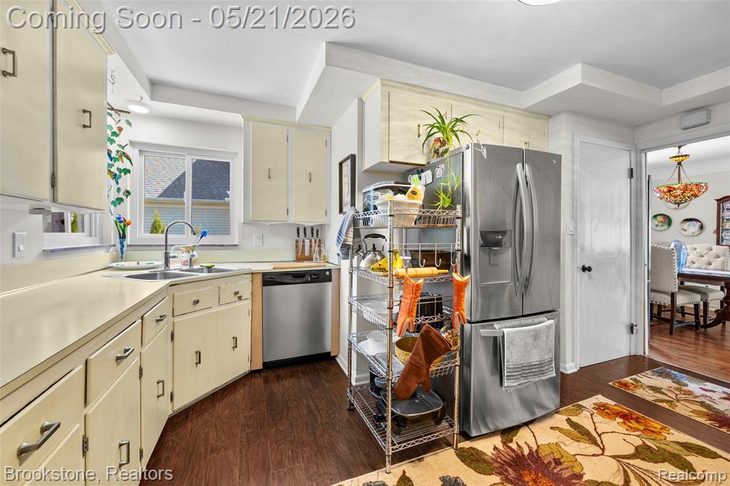 18474 Beverly Road Beverly Hills, MI 48025 - Photo 9 of 38