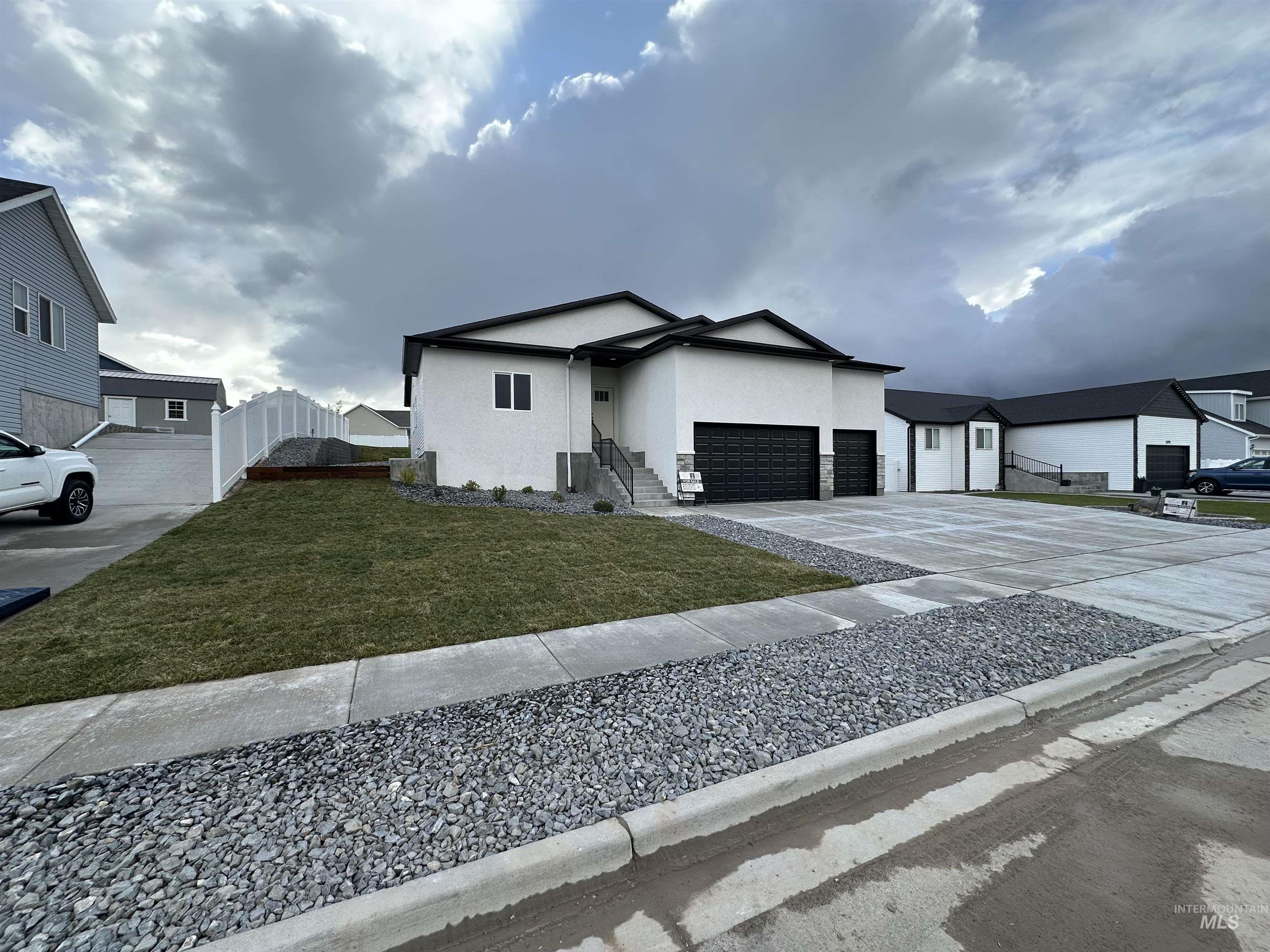 2089 Magellan Loop Pocatello, ID 83204 - Photo 2 of 47