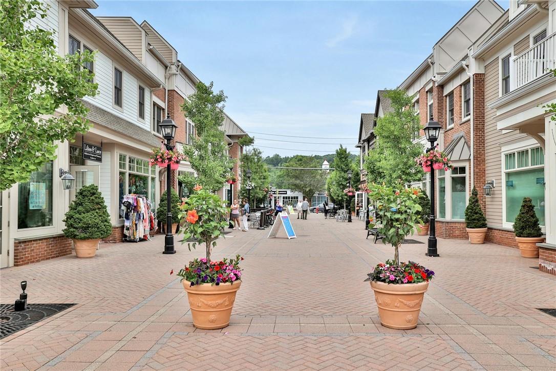 162 Bedford Road, Unit 16 Armonk, NY 10504 - Photo 34 of 35 Armonk Square