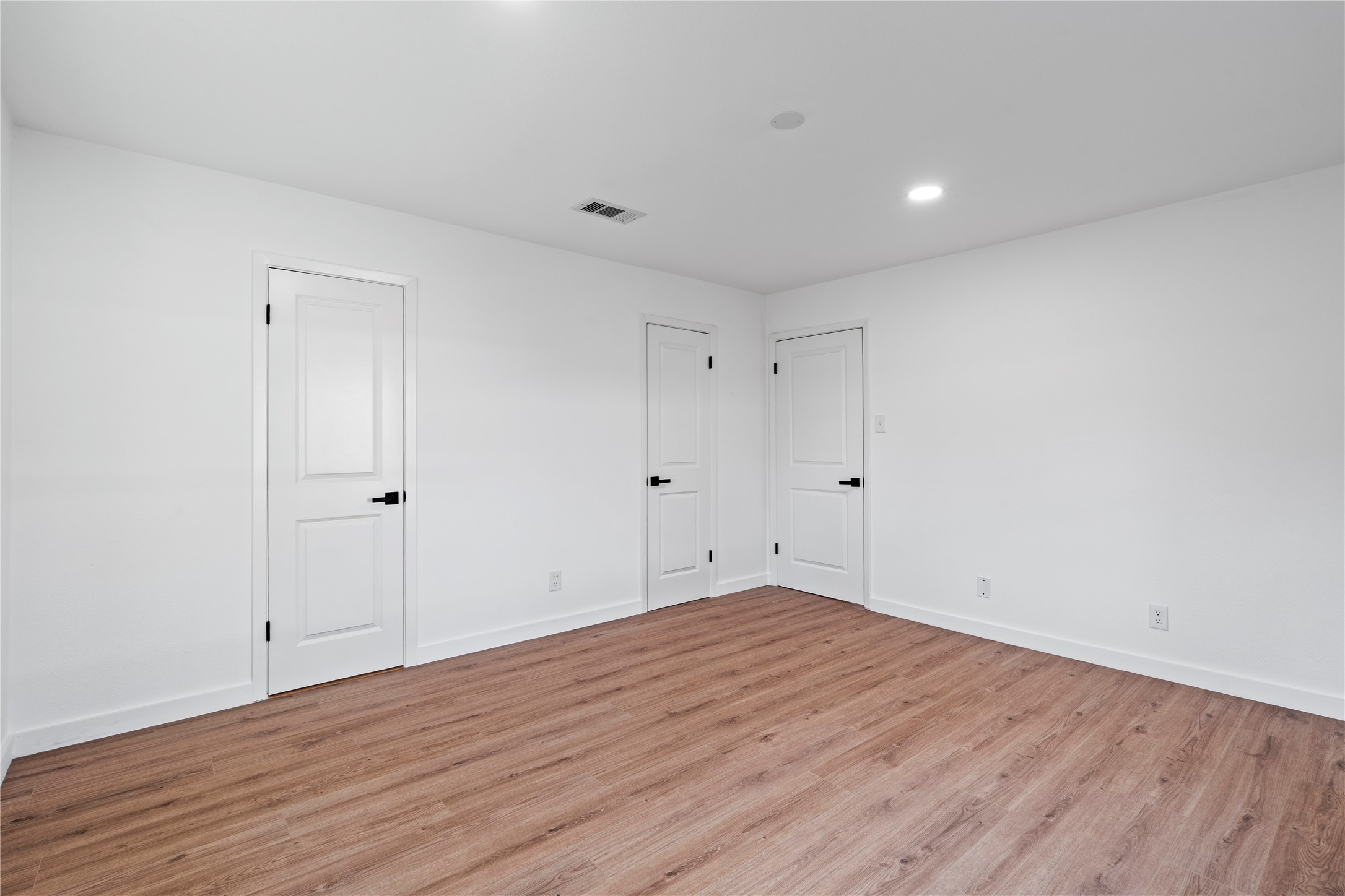 5023 Redstart Street Houston, TX 77035 - Photo 28 of 34 The home's thoughtful design continues in the additional bedrooms, which offer generous proportions and easy access to the beautifully updated bathrooms.