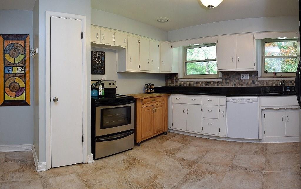 10227 Ruckle Street Indianapolis, IN 46280 - Photo 9 of 24 Gallery Image 9