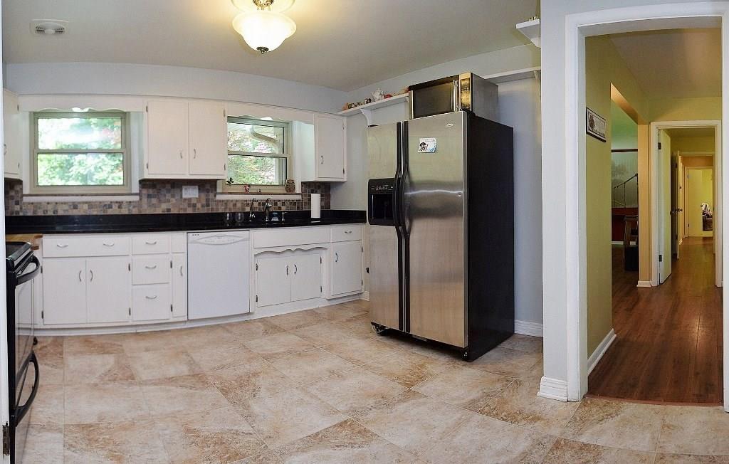 10227 Ruckle Street Indianapolis, IN 46280 - Photo 10 of 24 Gallery Image 10