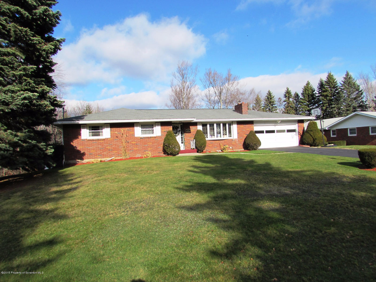 202 Sunset Road Moscow, PA 18444 - Photo 2 of 38 Gallery Image 2