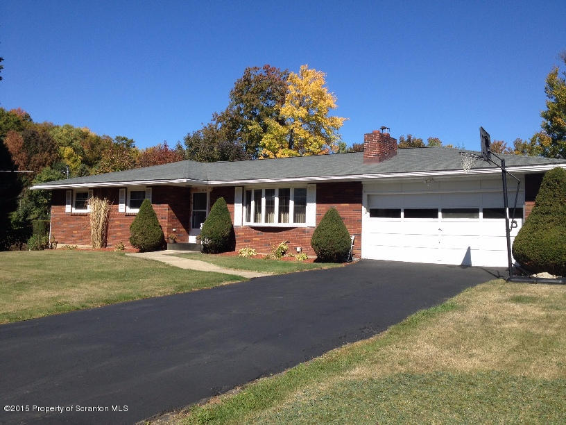 202 Sunset Road Moscow, PA 18444 - Photo 3 of 38 Gallery Image 3