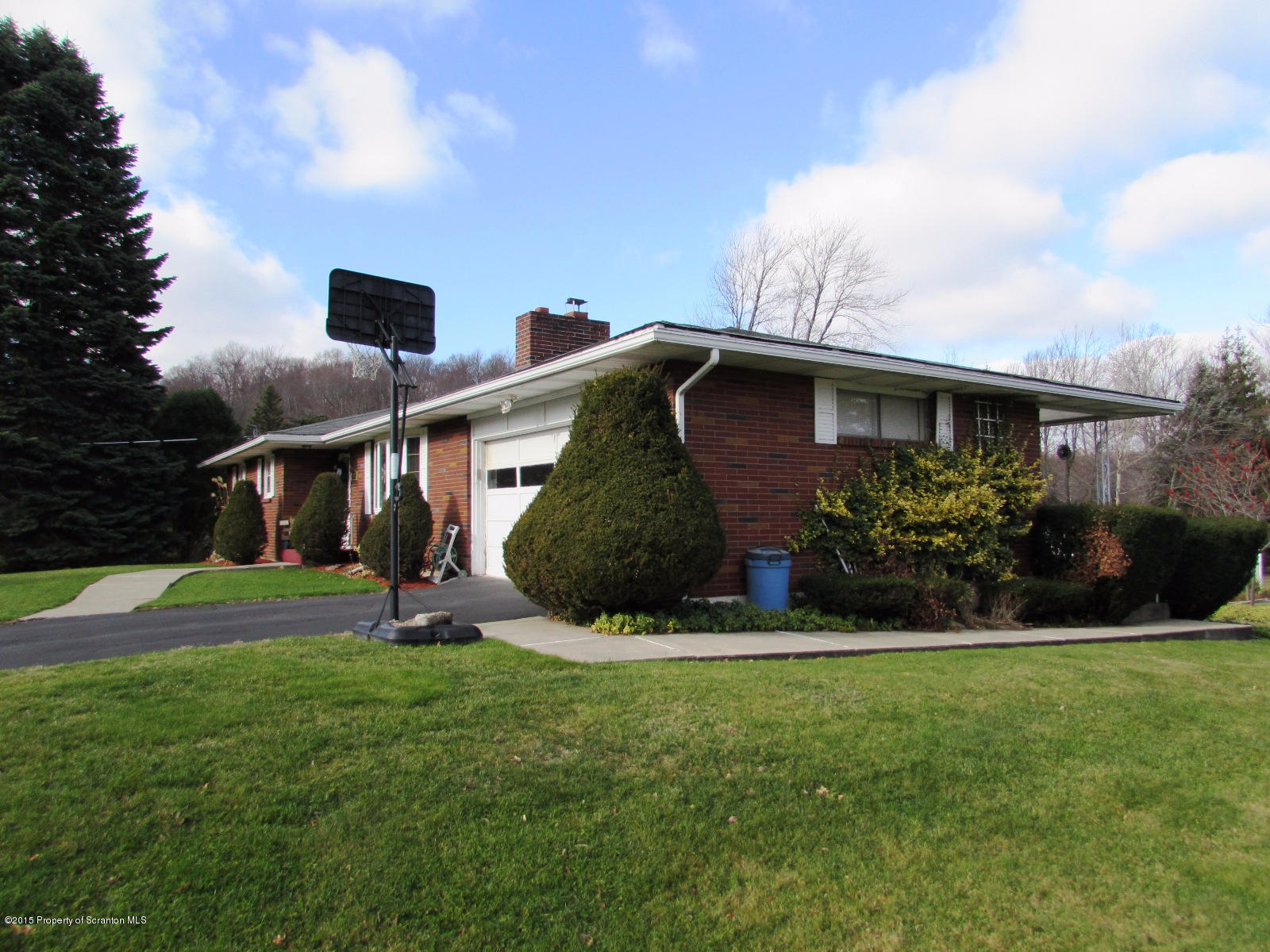 202 Sunset Road Moscow, PA 18444 - Photo 4 of 38 Gallery Image 4