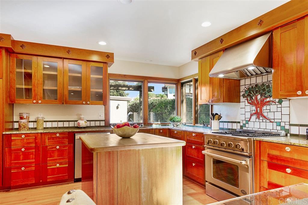 1048 Via Mil Cumbres Solana Beach, CA 92075 - Photo 8 of 25