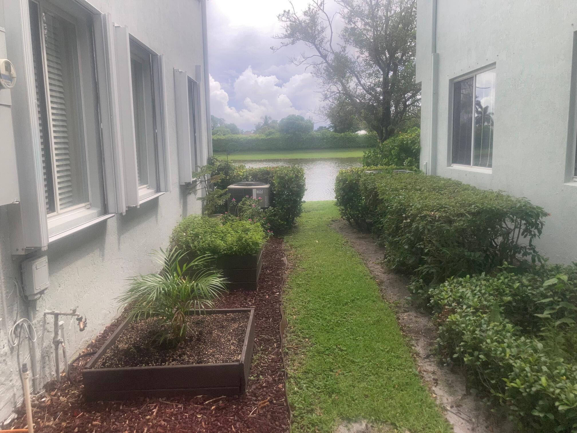 3147 Laurel Ridge Circle Riviera Beach, FL 33404 - Photo 5 of 49 3147 Side House