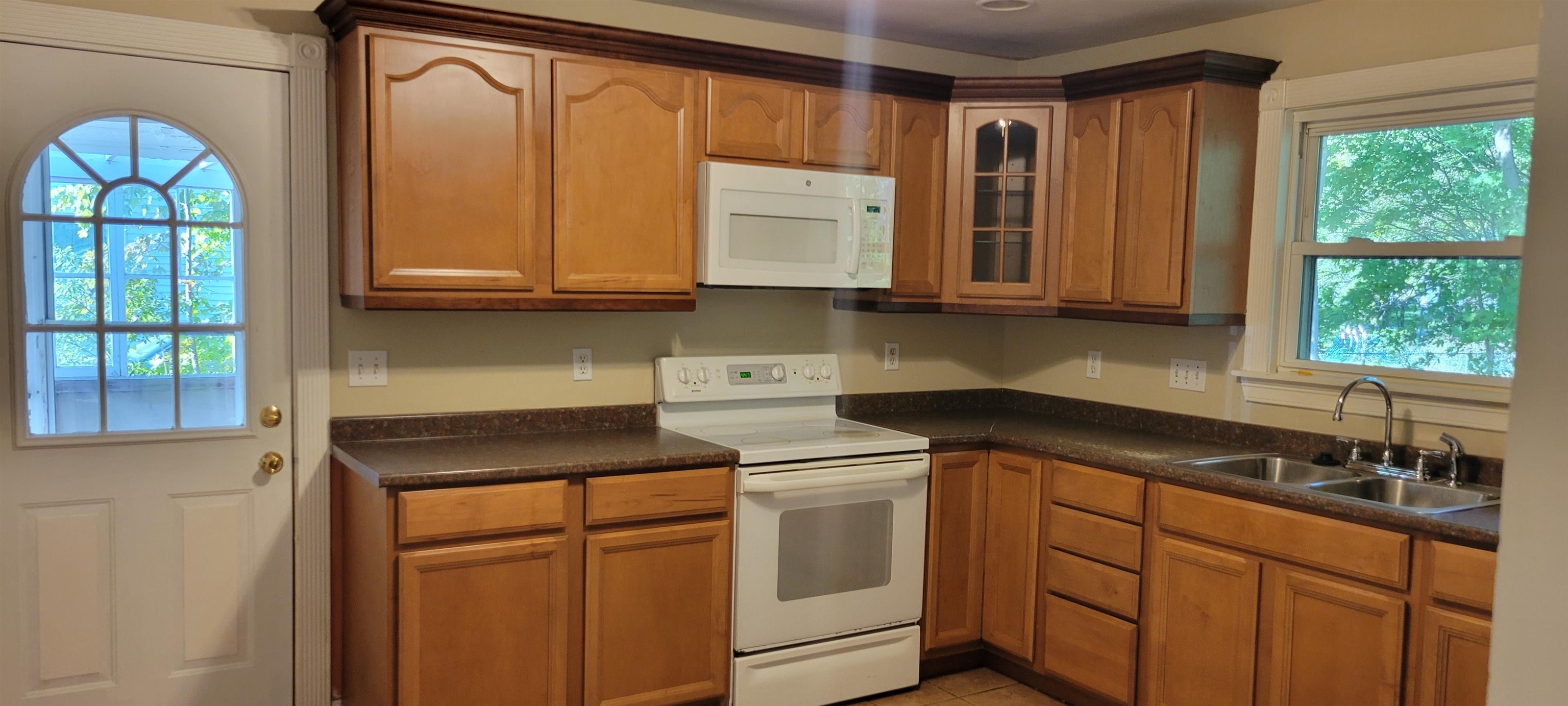 4 Grant Street Derry, NH 03038 - Photo 5 of 17