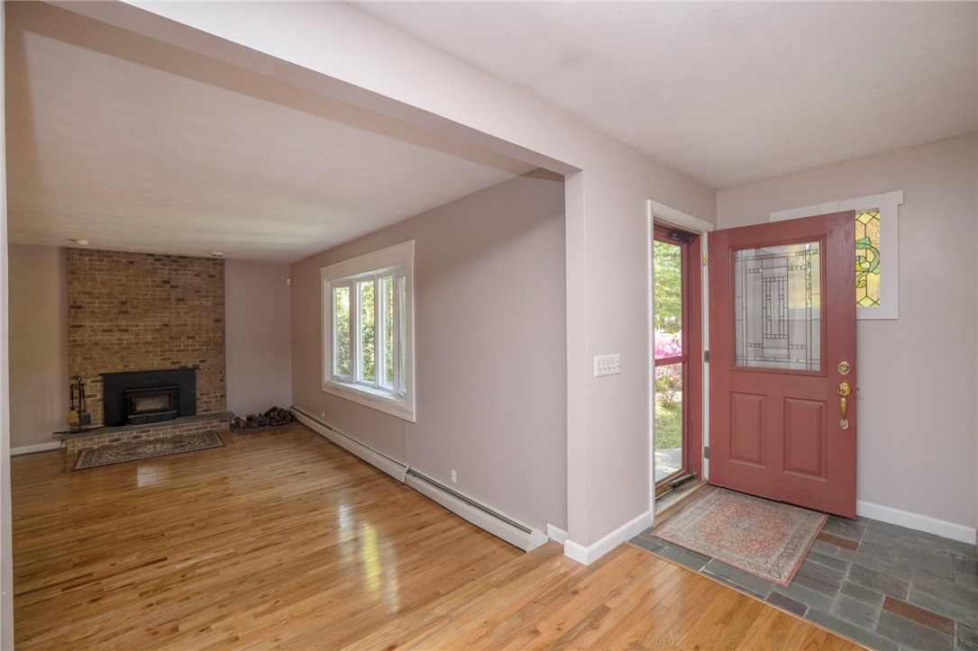 517 Middle Road East Greenwich, RI 02818 - Photo 3 of 39 Gallery Image 3