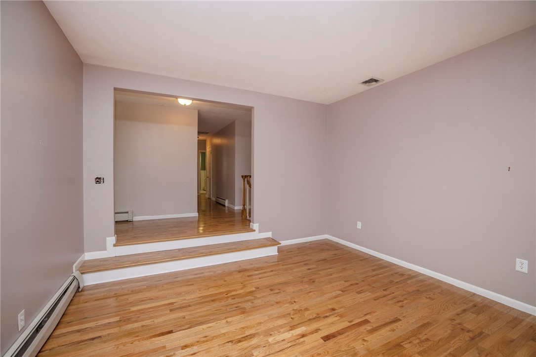517 Middle Road East Greenwich, RI 02818 - Photo 4 of 39 Gallery Image 4