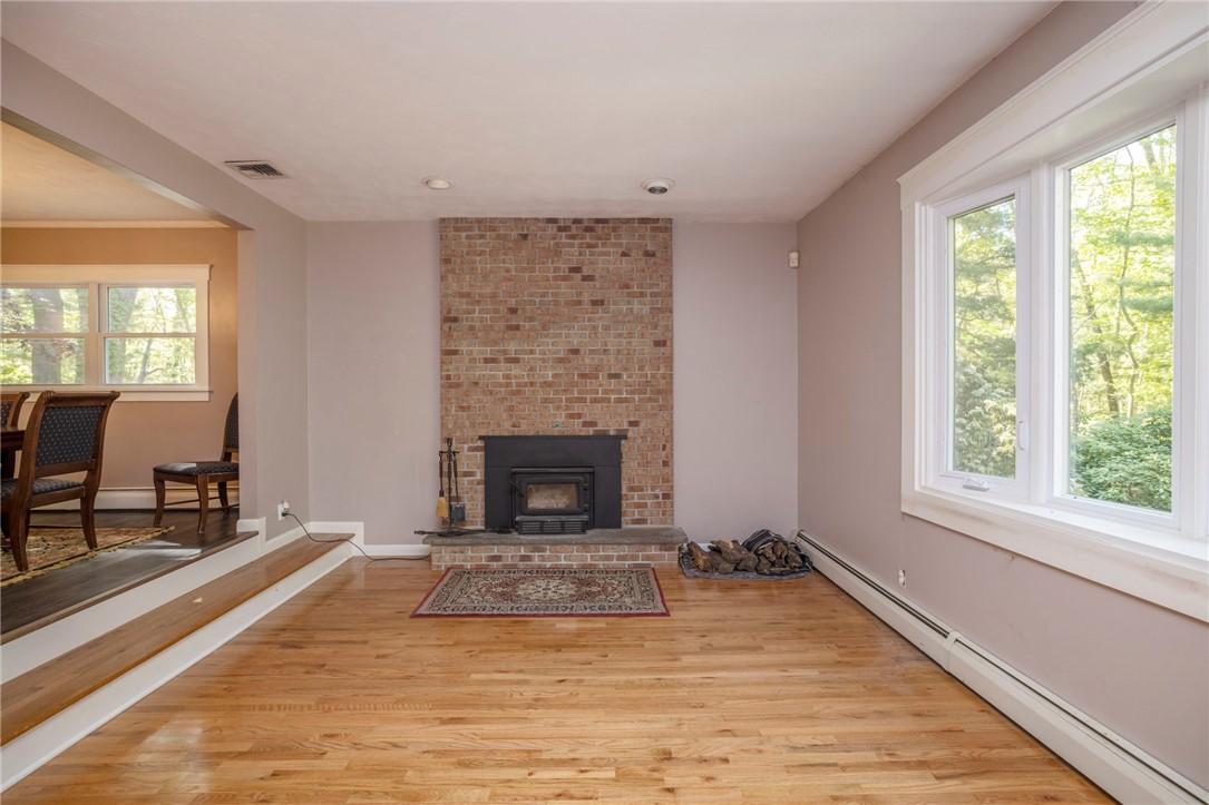 517 Middle Road East Greenwich, RI 02818 - Photo 5 of 39 Gallery Image 5