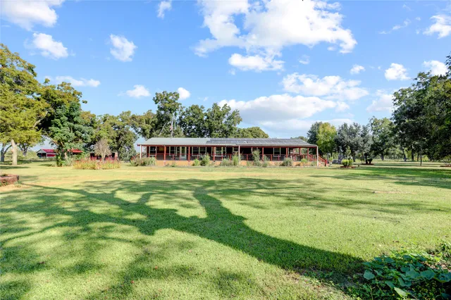 a view of a house with a big yard