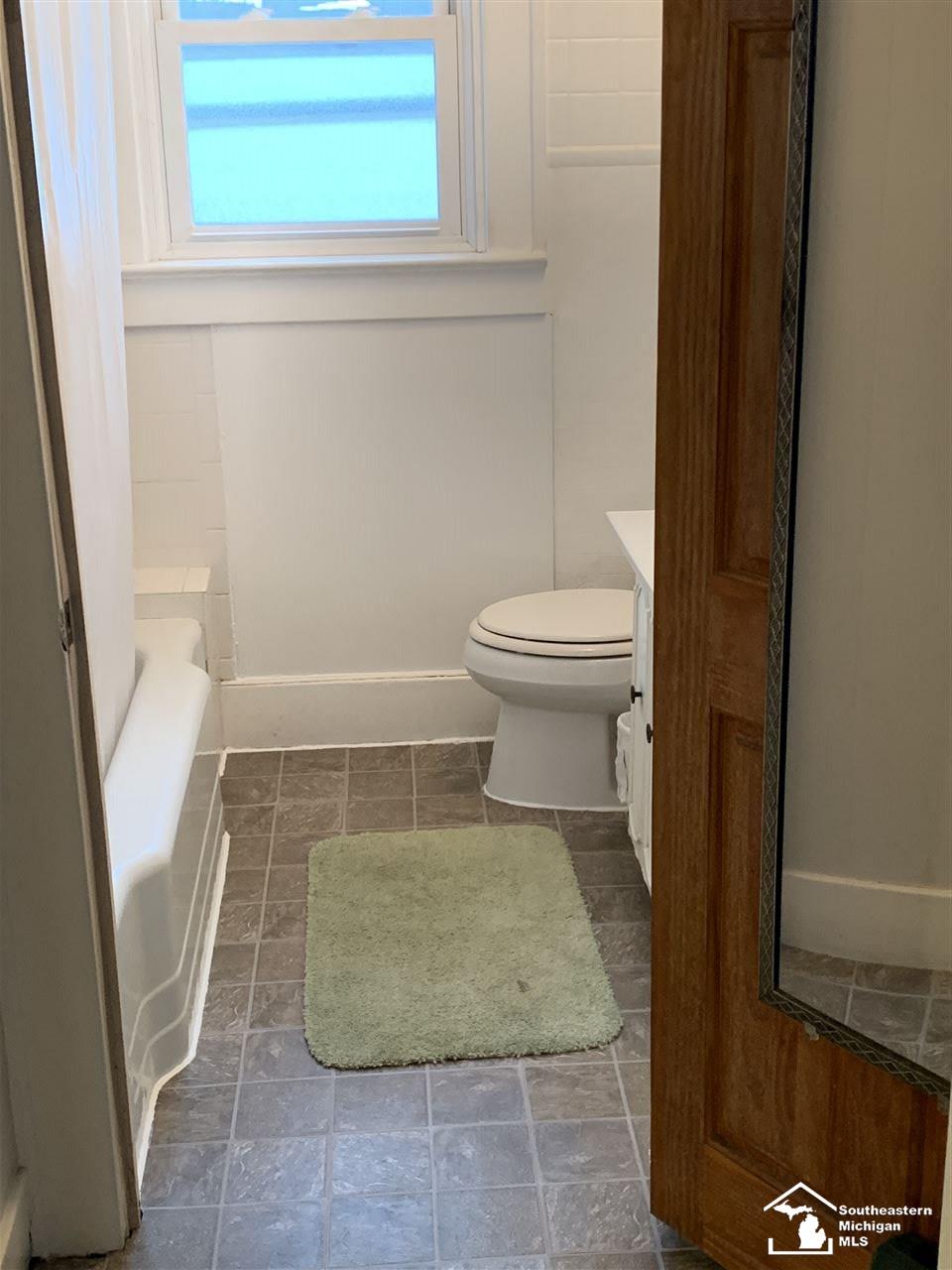 12600 Grafton Road Carleton, MI 48117 - Photo 17 of 23 31397765-16.JPG